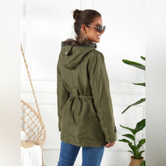 Full Size Hooded Jacket with Detachable Liner (Three-Way Wear) - Picture 2 of 12